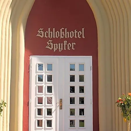 Schloss Spyker 3*